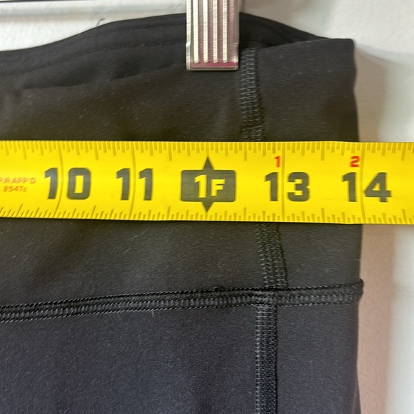 Lululemon Athletica Black crop leggings size 8. pkts. Paint spots as shown. - Picture 10 of 11